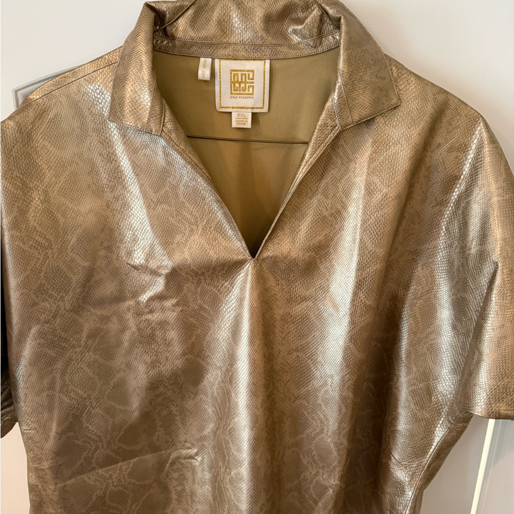 Emily McCarthy Metallic Snake Print Collared Top - Picture 2 of 3